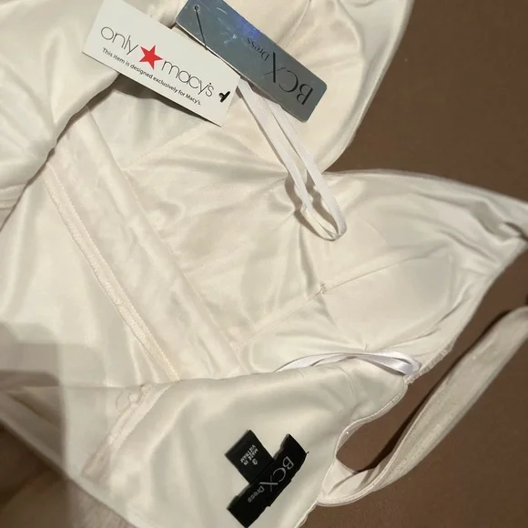 BCX Cream Dress with Elegant Design - Picture 7 of 7